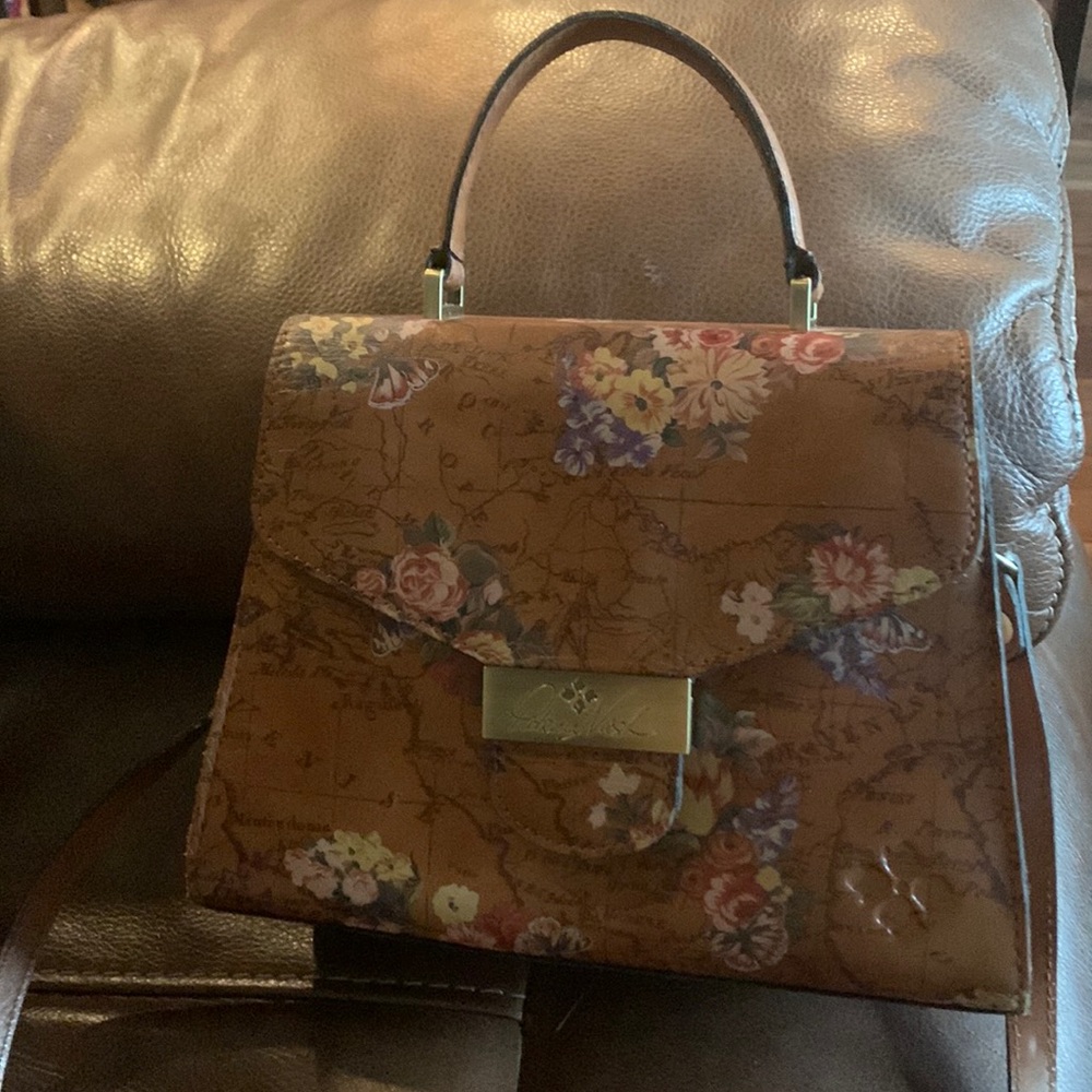Patricia Nash handbag. Unsure of what style it is.